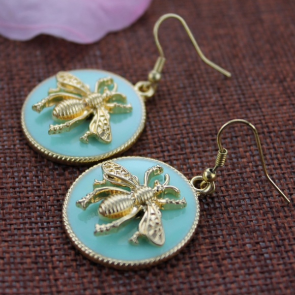 Gold Queen Bee Platform Circle Earrings - Picture 2 of 8